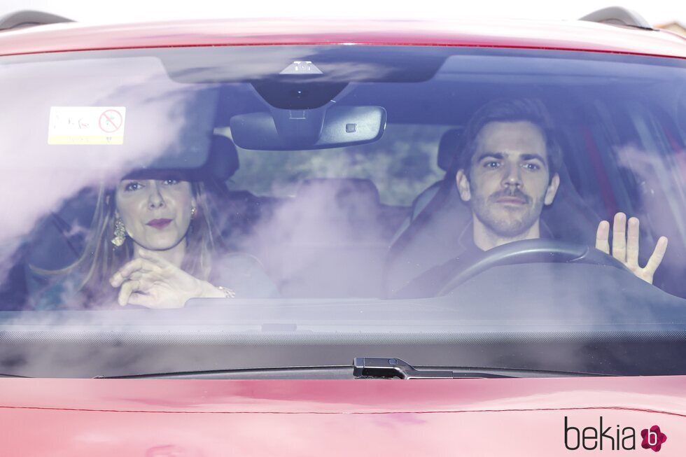 Natalia Sánchez y Marc Clotet llegando a la boda de Ana Guerra y Víctor Elías