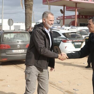 Felipe VI y Pedro Sánchez en su visita a la Comunidad Valencia tras la DANA