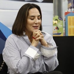 Tamara Falcó rezando en la presentación del libro de Ana Finat