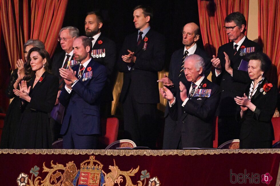 Kate Middleton, el Príncipe Guillermo, el Rey Carlos III y la Princesa Ana en el Festival Anual del Recuerdo de la Legión Real Británica 2024