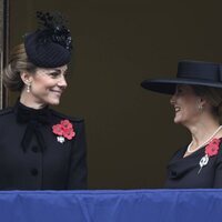 Kate Middleton y Sophie de Edimburgo se sonríen en el Día del Recuerdo 2024