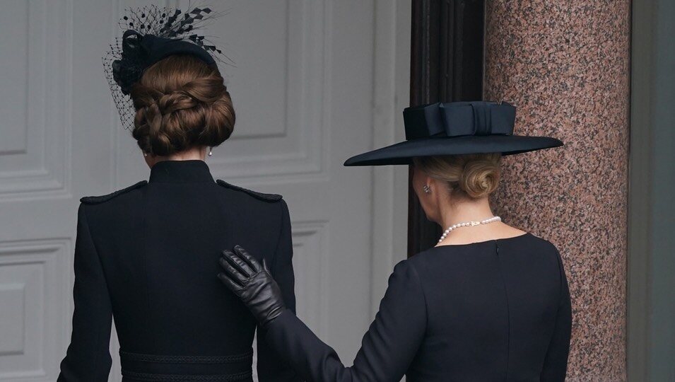 Kate Middleton y Sophie de Edimburgo se sonríen en el Día del Recuerdo 2024