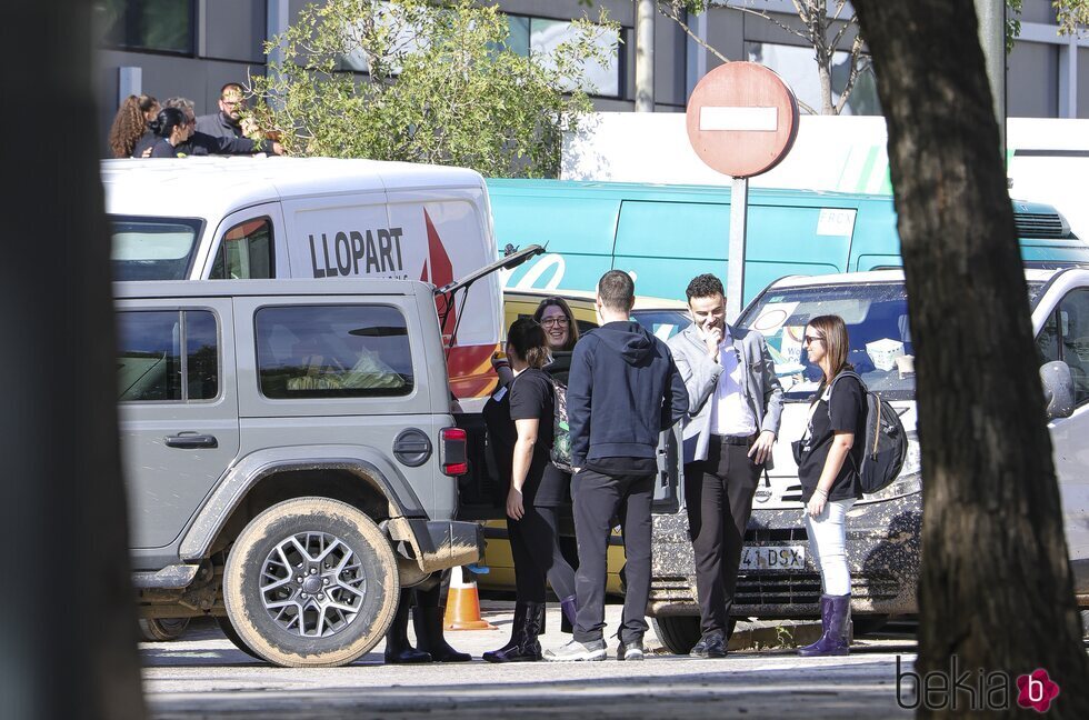 Aitana y Miguel Bernardeau coinciden en Catarroja siendo voluntarios de la DANA