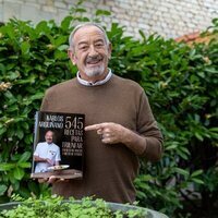 Karlos Arguiñano con su libro '545 recetas para triunfar'