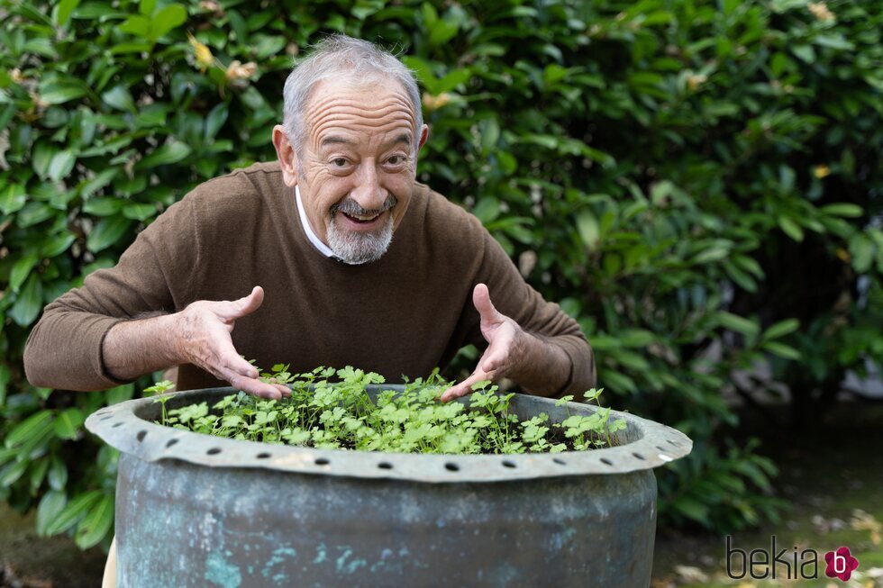 Karlos Arguiñano en su jardín