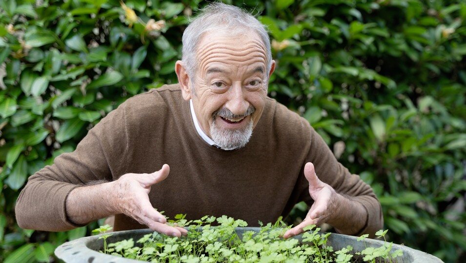 Karlos Arguiñano en su jardín