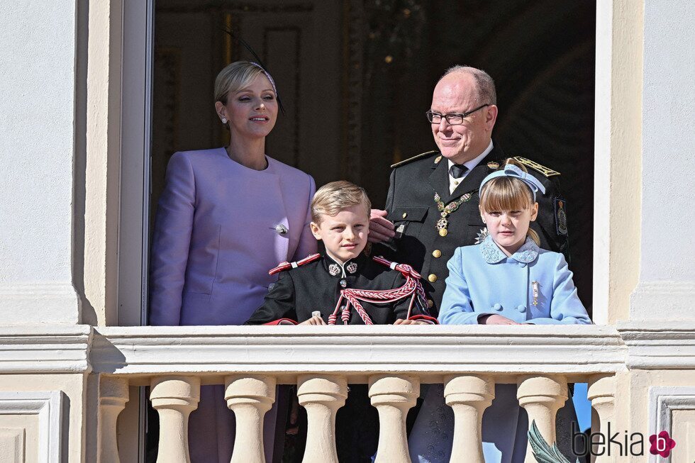 Alberto y Charlene de Mónaco y sus hijos Jacques y Gabriella en el Día Nacional de Mónaco 2024