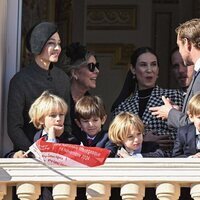 Carolina de Mónaco, Andrea Casiraghi y Tatiana Santo Domingo y su hijo Max, Pierre Casiraghi y Beatrice Borromeo y sus hijos y Balthazar Rassam