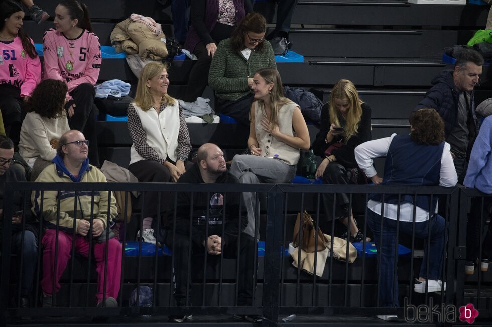 La Infanta Cristina y Johanna Zott en un partido de Pablo Urdangarin en Granollers