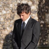 Louis Tomlinson, destrozado a la salida del funeral de Liam Payne