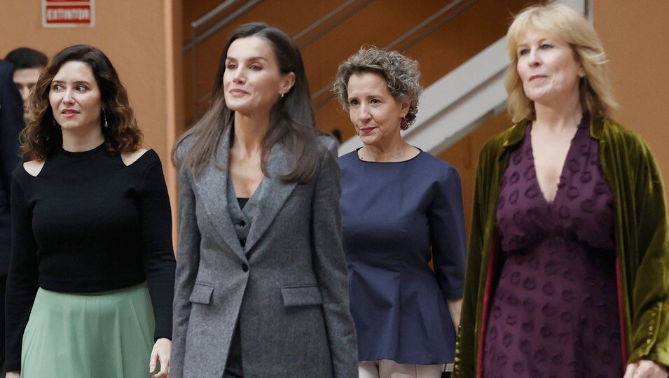 La Reina Letizia con Isabel Díaz Ayuso y María Rey en los premios de la Asociación de la Prensa