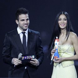 Nicole Scherzinger y Cesc Fábregas en los premios Brit 2012