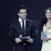 Nicole Scherzinger y Cesc Fábregas en los premios Brit 2012