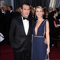 Jean Dujardin y Alexandra Lamy en la alfombra roja de los Oscar 2012