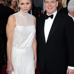 Los Príncipes Alberto y Charlene de Mónaco en la alfombra roja de los Oscar 2012