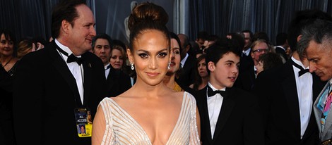 Jennifer Lopez en la alfombra roja de los Oscar 2012