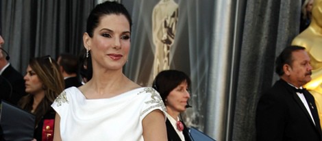 Sandra Bullock en la alfombra roja de los Oscar 2012