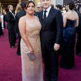 Kenneth Branagh con su mujer Lindsay Brunnock en la alfombra roja de los Oscar 2012