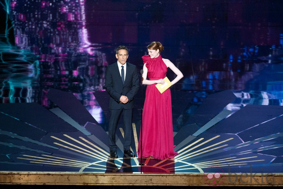 Ben Stiller y Emma Stone en la ceremonia de los Oscar 2012
