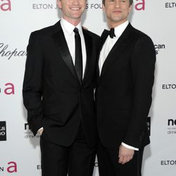 Neil Patrick Harris y David Burtka en la fiesta de Elton John tras los Oscar 2012