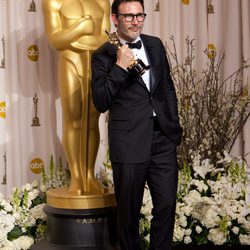 Michel Hazanavicius posa con su Oscar 2012 como Mejor Director