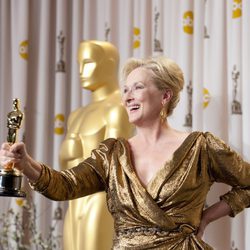 Meryl Streep posa con su Oscar 2012 a la Mejor Actriz