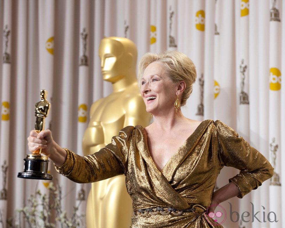 Meryl Streep posa con su Oscar 2012 a la Mejor Actriz