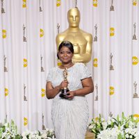 Octavia Spencer posa con su Oscar 2012 a la Mejor Actriz Secundaria