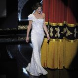 Milla Jovovich en la gala de los Oscar 2012