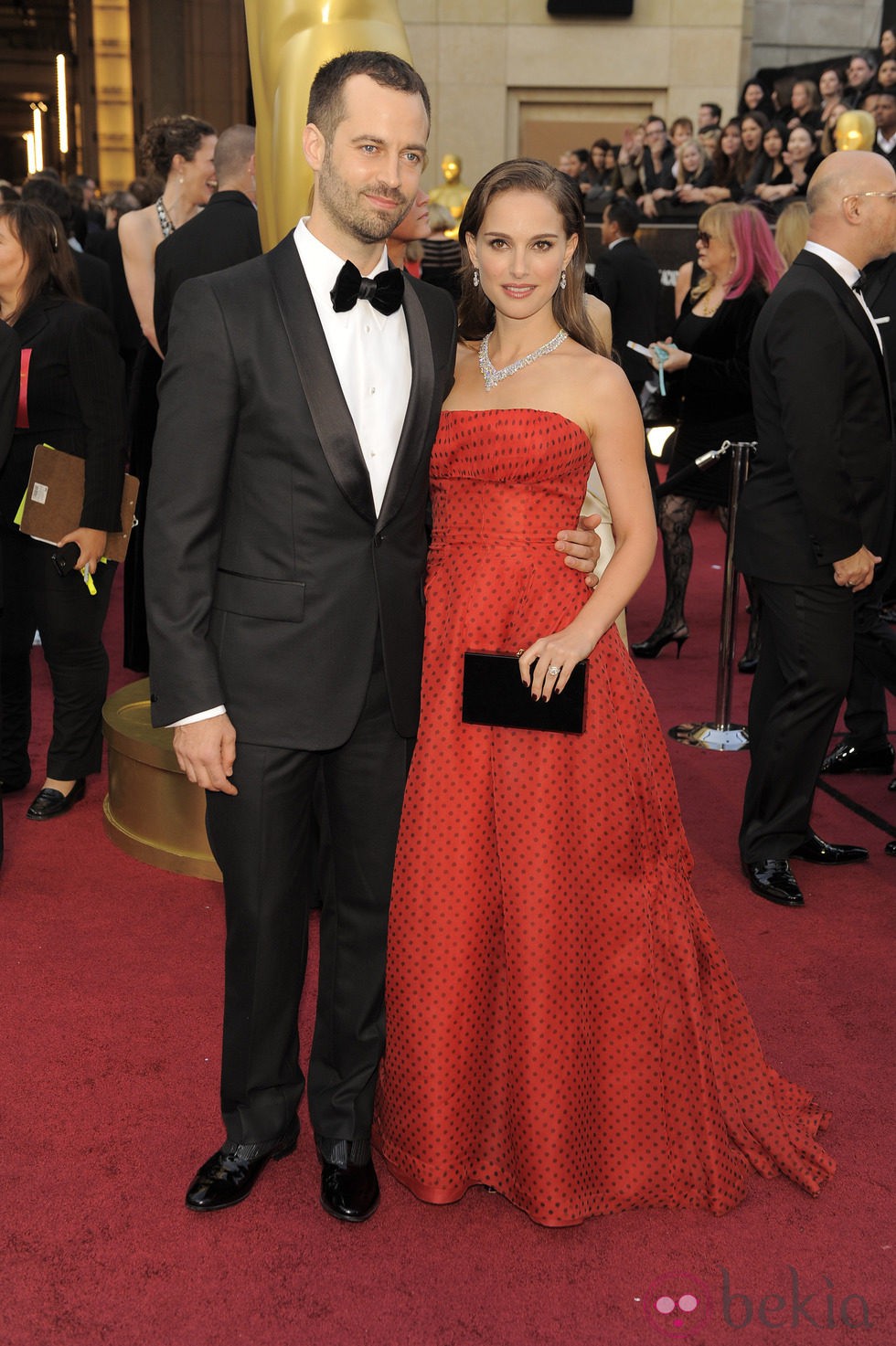 Natalie Portman y Benjamin Millepied en la alfombra roja de los Oscar 2012