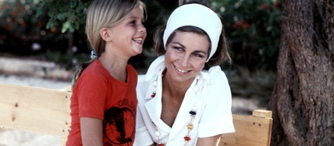 La Infanta Cristina y la Reina Sofía en 1975