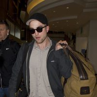 Robert Pattinson en el aeropuerto de Los Ángeles