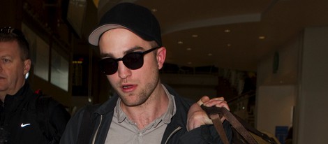 Robert Pattinson en el aeropuerto de Los Ángeles