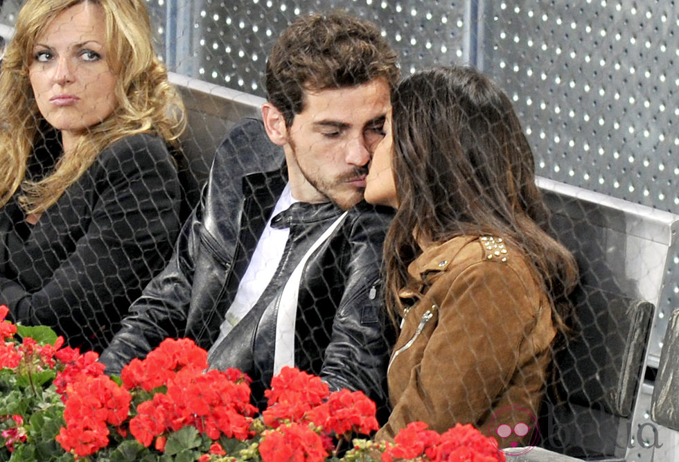 Sara Carbonero e Iker Casillas viendo un partido de tenis
