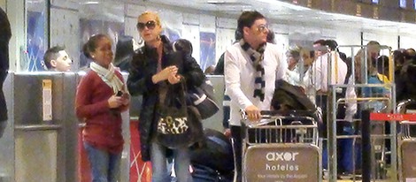 Belén Esteban y Fran Álvarez en el aeropuerto de Madrid