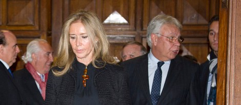 Felipe González y Mar García Vaquero en el funeral de María Vela Aparicio
