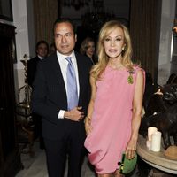 Carmen Lomana con su novio Ángel Casaña en la entrega del premio 'Maja de los Goya 2012'