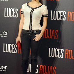 Elisa Mouliaa en el estreno de 'Luces Rojas' en Madrid