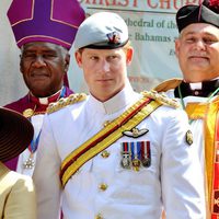 Harry de Inglaterra asiste a un acto religioso durante su viaje oficial por el Caribe