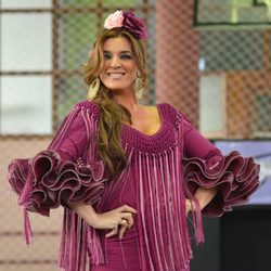 Raquel Bollo desfila con un vestido de flamenca de Pepe Fernández