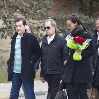 Shaila Dúrcal con su padre Antonio Morales 'Junior' en el entierro de su abuela Carmen