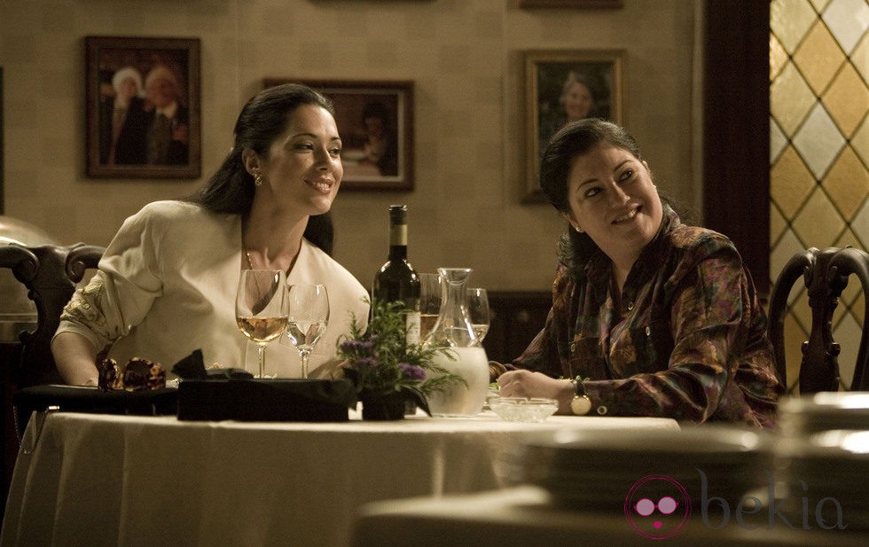 Eva Marciel y Lulú Palomares interpretan a Isabel Pantoja y María del Monte en 'Mi gitana'