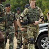El Príncipe Harry visita un campo de entrenamiento militar en Jamaica
