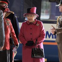 La Reina Isabel II de Inglaterra a su llegada a Leicester