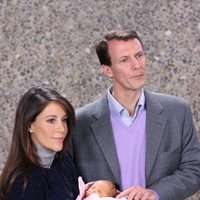 Joaquín y Marie de Dinamarca presentan a su hija recién nacida