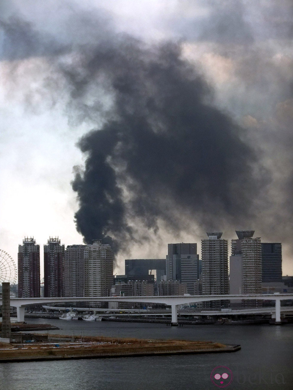 Incendios en Tokio tras el terremoto y tsunami de Japón ...