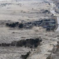 El tsunami devora la ciudad japonesa de Iwanuma