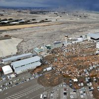 El aeropuerto de Sendai, arrasado por el tsunami de Japón