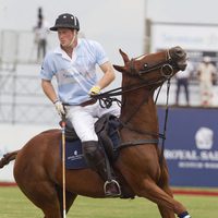 El Príncipe Harry disputa un partido de polo en Brasil