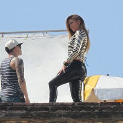 Jennifer Lopez y Casper Smart en la grabación del videoclip 'Follow The Leader'